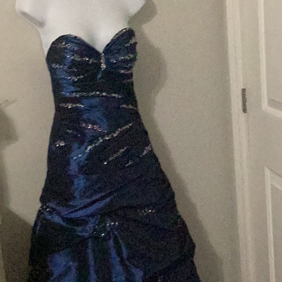 Beautiful prom gown - Picture 15 of 16